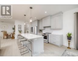 41 GILMER CRESCENT - 6