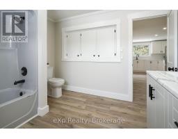 221 QUEEN STREET - 21