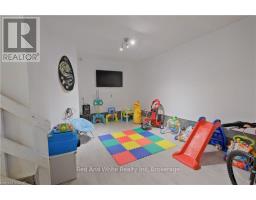 12 ROSEBERRY LANE - 25