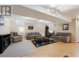 42 TARA CRESCENT - 14