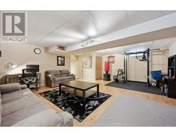 42 TARA CRESCENT - 15