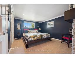 12 WESTBURY CRESCENT - 19