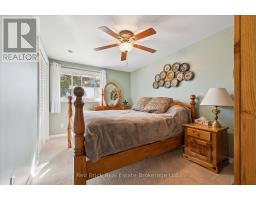 12 WESTBURY CRESCENT - 21