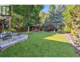 12 WESTBURY CRESCENT - 38