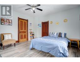 570 SPORTS DRIVE - 32