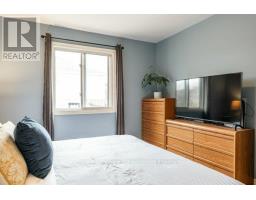 127 WALSH CRESCENT - 18