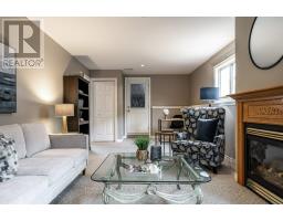 127 WALSH CRESCENT - 28