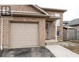 127 WALSH CRESCENT - 3