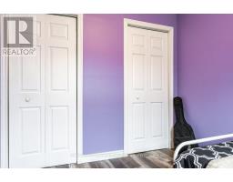 127 WALSH CRESCENT - 32