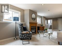 127 WALSH CRESCENT - 33