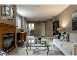 127 WALSH CRESCENT - 34