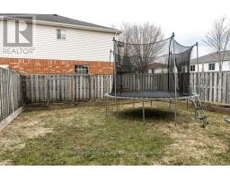 127 WALSH CRESCENT - 40