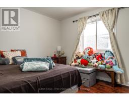 27 MCQUEEN COURT - 16