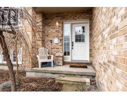 27 MCQUEEN COURT - 3