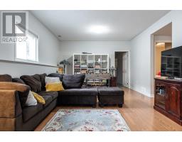 27 MCQUEEN COURT - 32