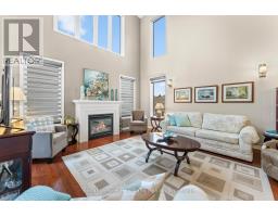 10 - 10 MACPHERSON AVENUE - 12