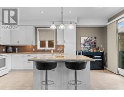 10 - 10 MACPHERSON AVENUE - 15