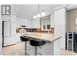 10 - 10 MACPHERSON AVENUE - 16