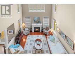 10 - 10 MACPHERSON AVENUE - 29