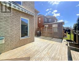 10 - 10 MACPHERSON AVENUE - 39