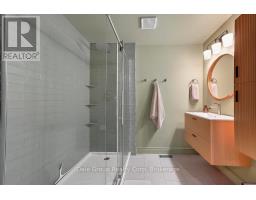 256 RIVERS BOULEVARD E - 16