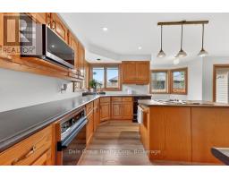 256 RIVERS BOULEVARD E - 8