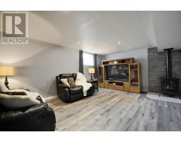 82 CURTIS STREET S - 36