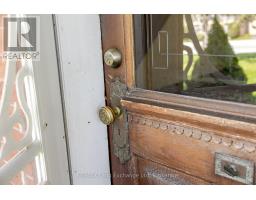 484 QUEEN STREET - 10