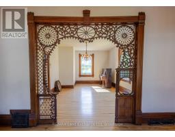 484 QUEEN STREET - 16