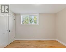 34 QUEEN AVENUE - 46