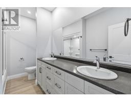 13 - 275 JAMES STREET S - 34