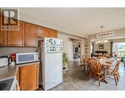 128 HENHOEFFER CRESCENT - 18
