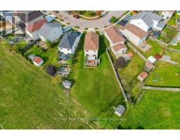 128 HENHOEFFER CRESCENT - 39