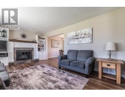 68 HILLVIEW DRIVE - 13
