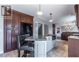 68 HILLVIEW DRIVE - 17