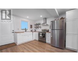 18 QUEEN STREET W - 3