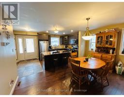 660 GLORIA STREET - 2
