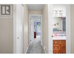 605 MAPLE AVENUE N - 18