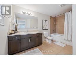 174 CURZON CRESCENT - 21