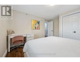 174 CURZON CRESCENT - 23