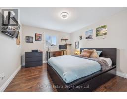 174 CURZON CRESCENT - 24
