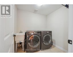 174 CURZON CRESCENT - 29