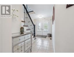 174 CURZON CRESCENT - 3