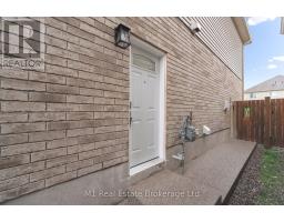 174 CURZON CRESCENT - 31
