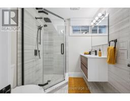 174 CURZON CRESCENT - 44