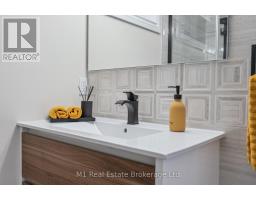 174 CURZON CRESCENT - 45
