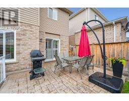 174 CURZON CRESCENT - 46