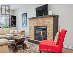 174 CURZON CRESCENT - 5