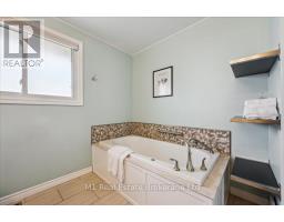 34 STRATHCONA CRESCENT - 34