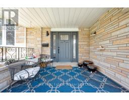 34 STRATHCONA CRESCENT - 4